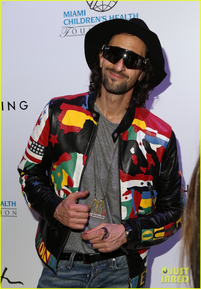 Leonardo DiCaprio Gets VIP Preview Of Miami's Art Basel 2015! Photo