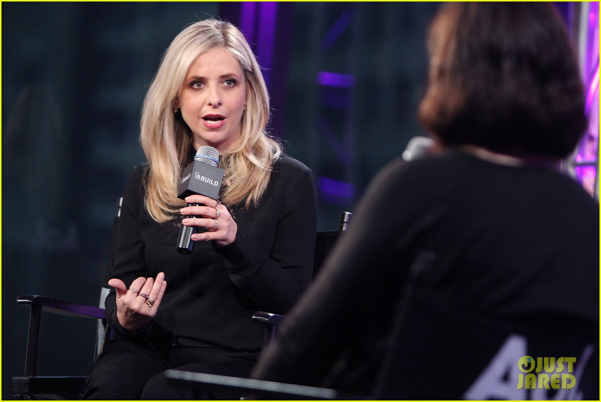 sarah michelle gellar launches baking company foodstirs its not an endorsement 163533936