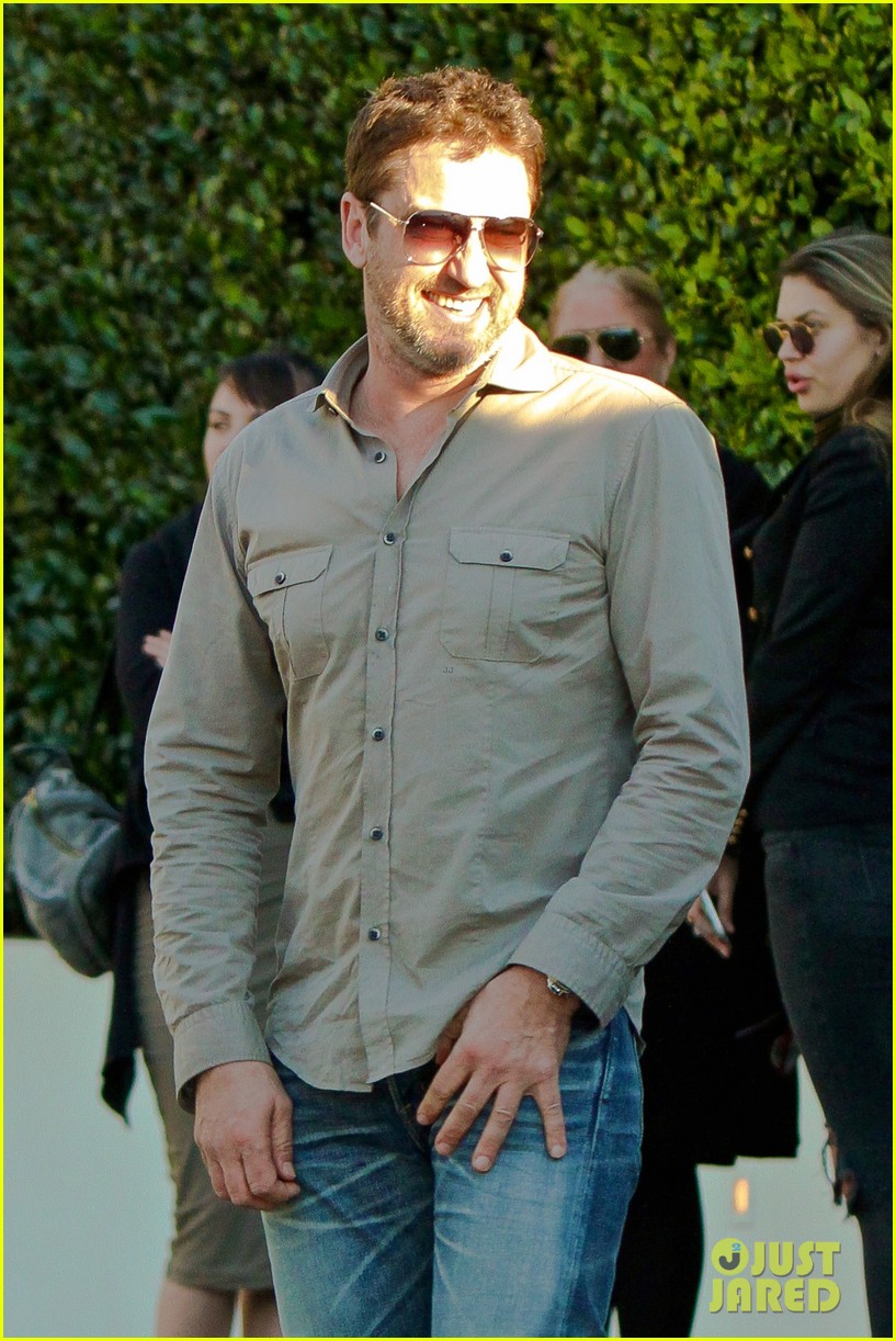 gerard butler looks happy at lunch with girlfirend 01