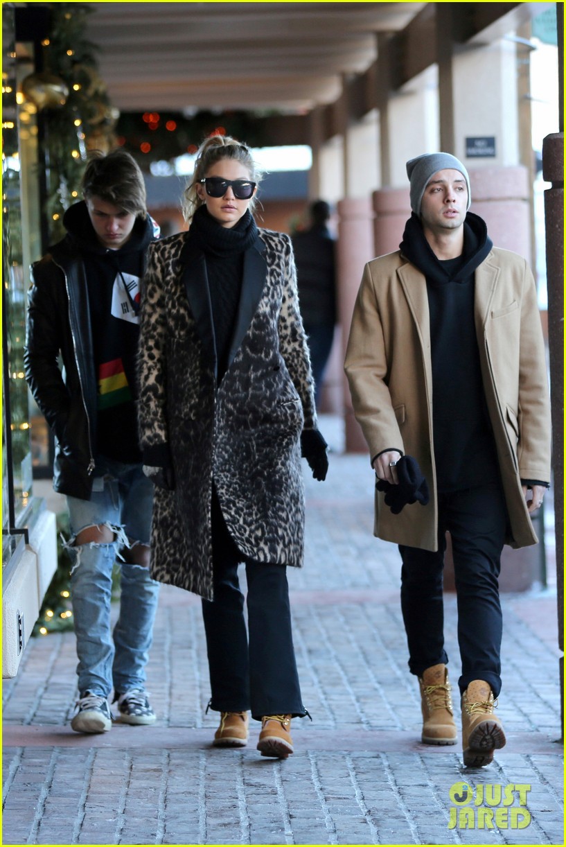 Gigi Hadid's Mom Yolanda Foster Shared the Cutest Throwback Pic! Photo(02)