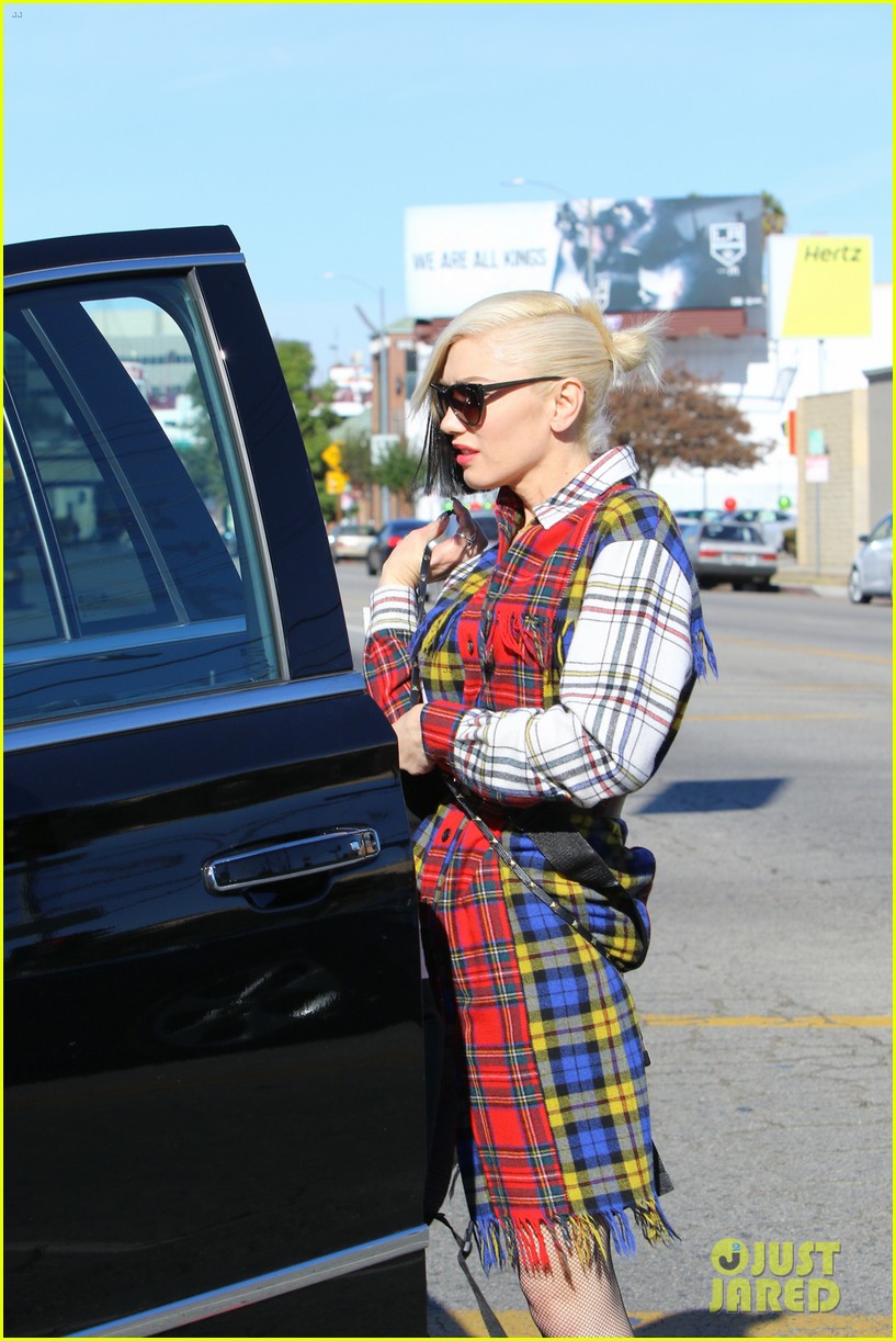 gwen stefani looks colorful for church on sunday 08