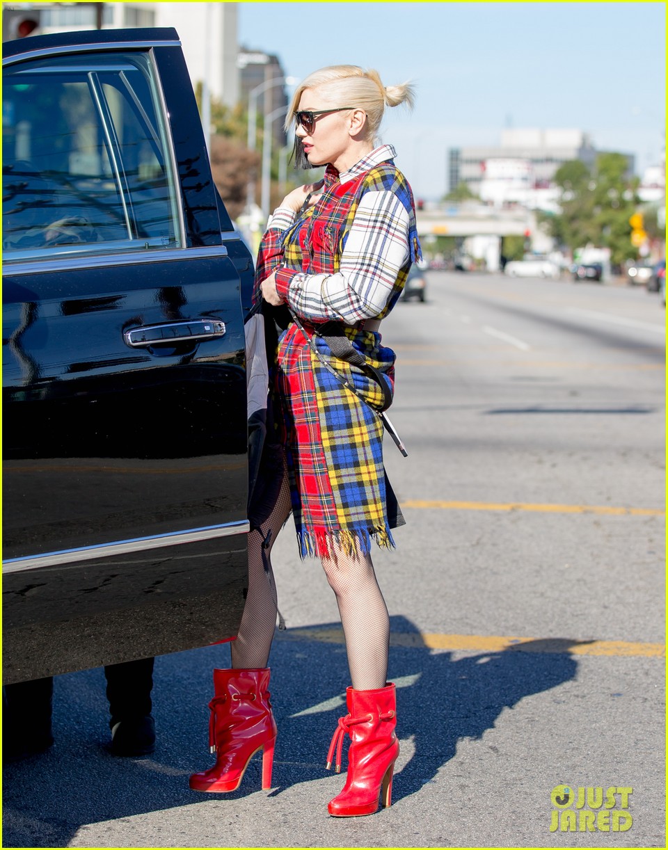 gwen stefani looks colorful for church on sunday 123530232
