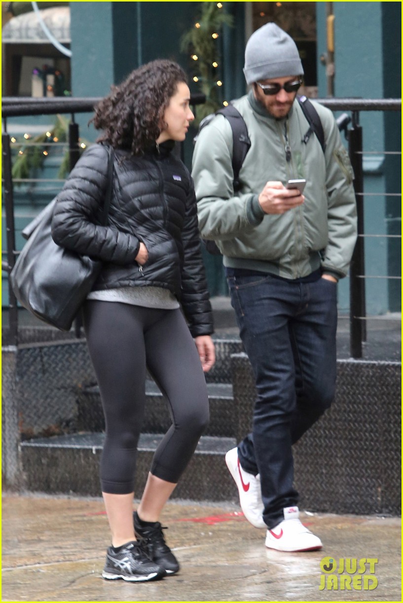 jake gyllenhaal hangs out with longtime pal greta caruso 05