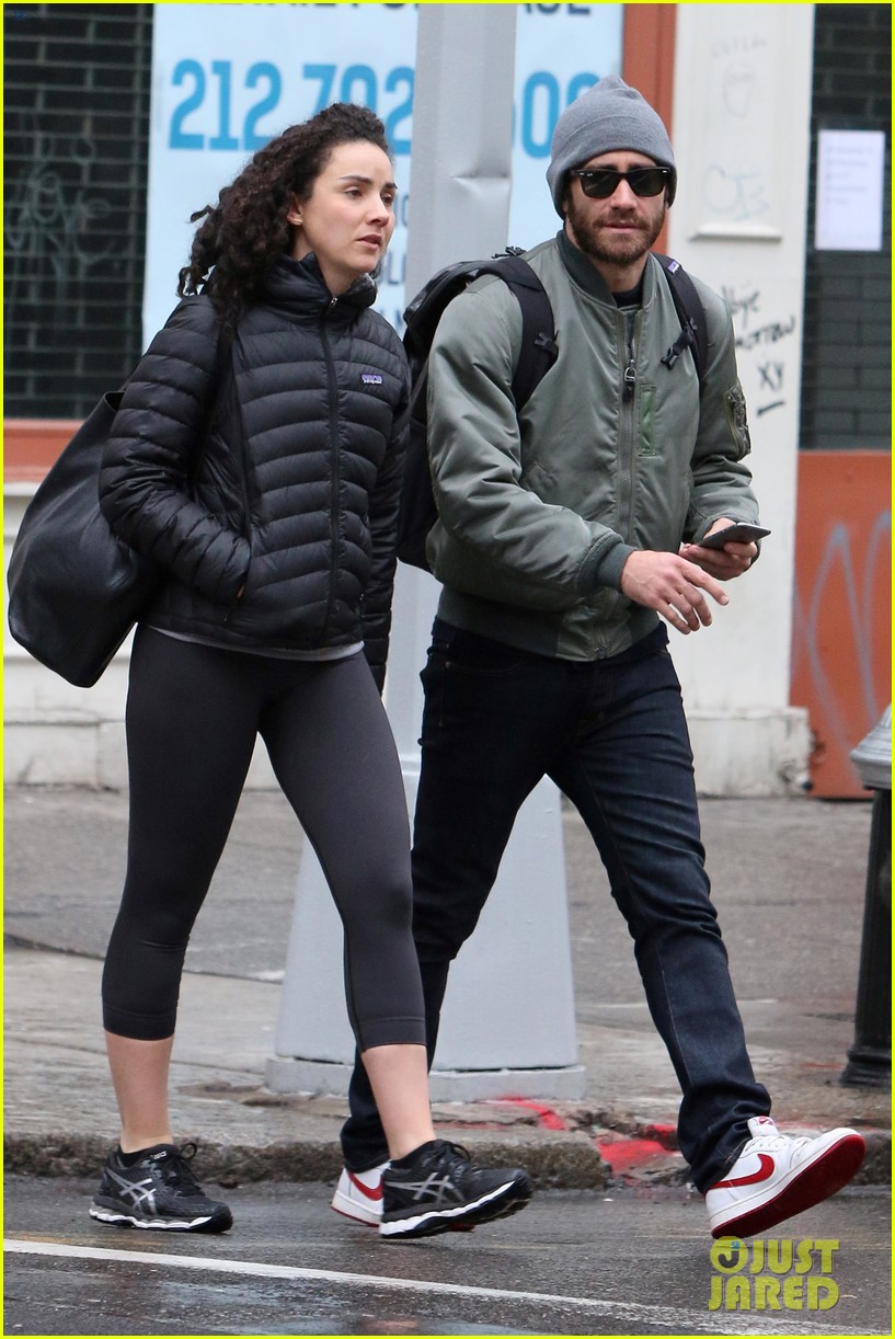 jake gyllenhaal hangs out with longtime pal greta caruso 093536599