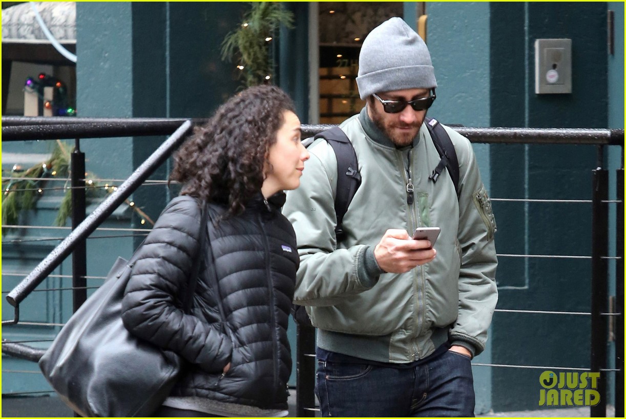 jake gyllenhaal hangs out with longtime pal greta caruso 103536600