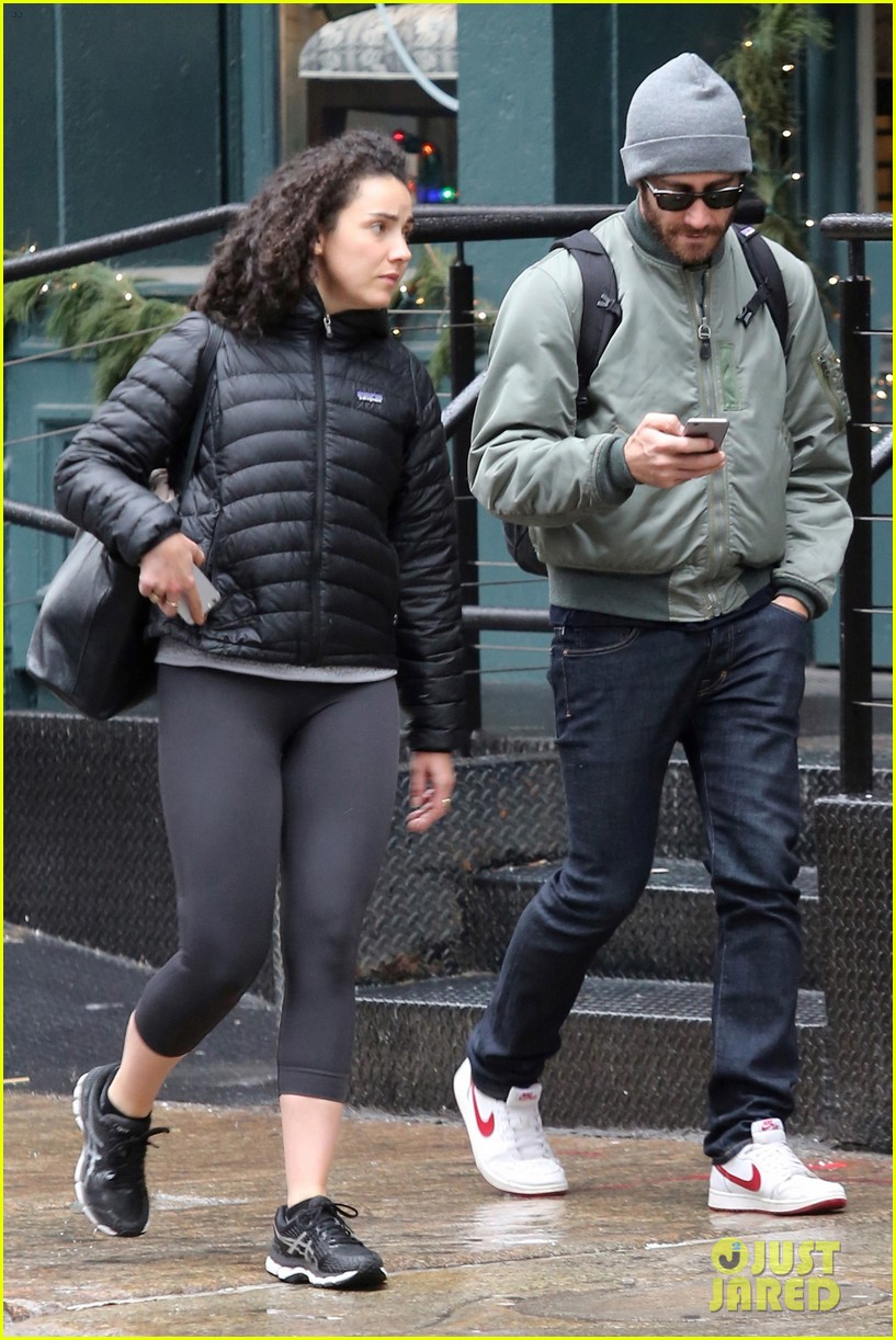 jake gyllenhaal hangs out with longtime pal greta caruso 11