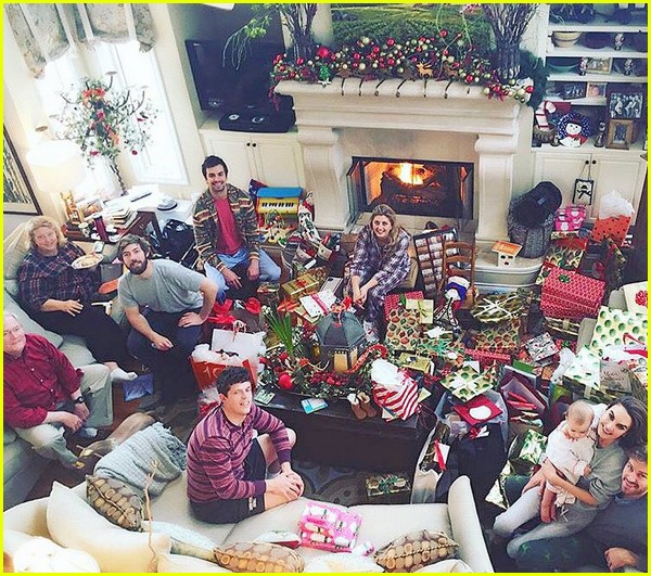 armie hammers family christmas photo is picture perfect 01