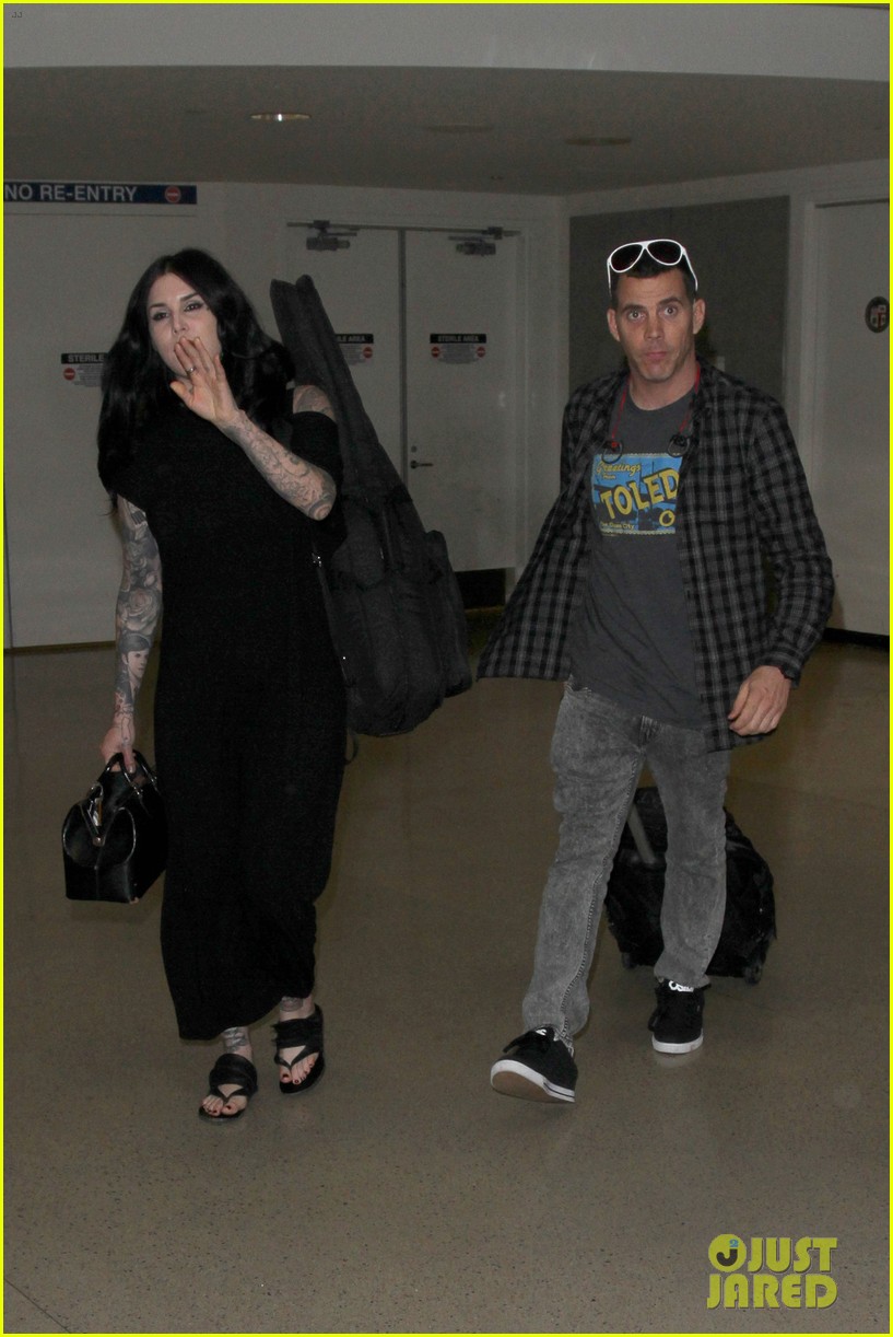 kat von d steps out with bf after confirming 023540100