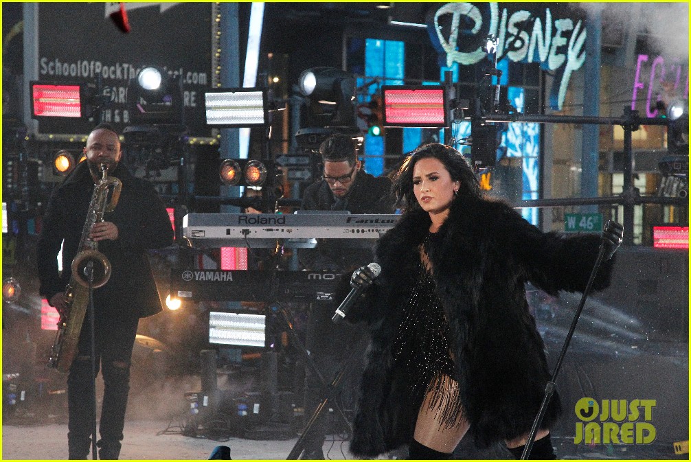Demi Lovato Gives Fierce New Year's Eve 2016 Performance! (Video