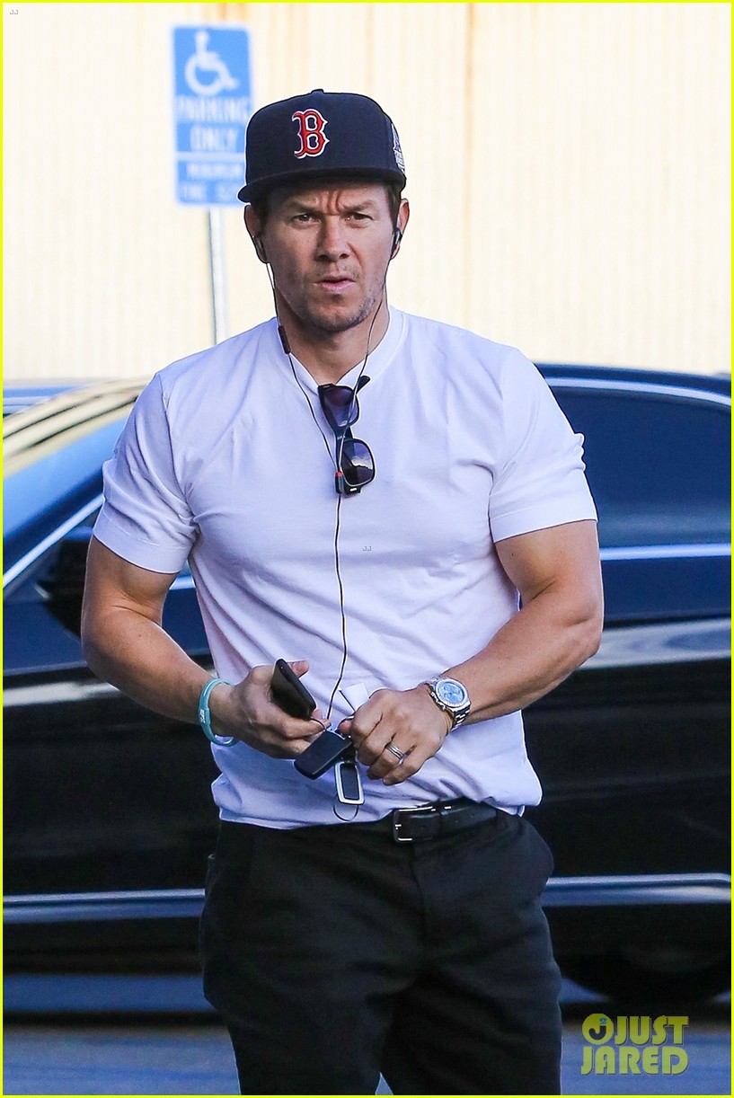 mark wahlberg goes for a drive in phantom 093537432
