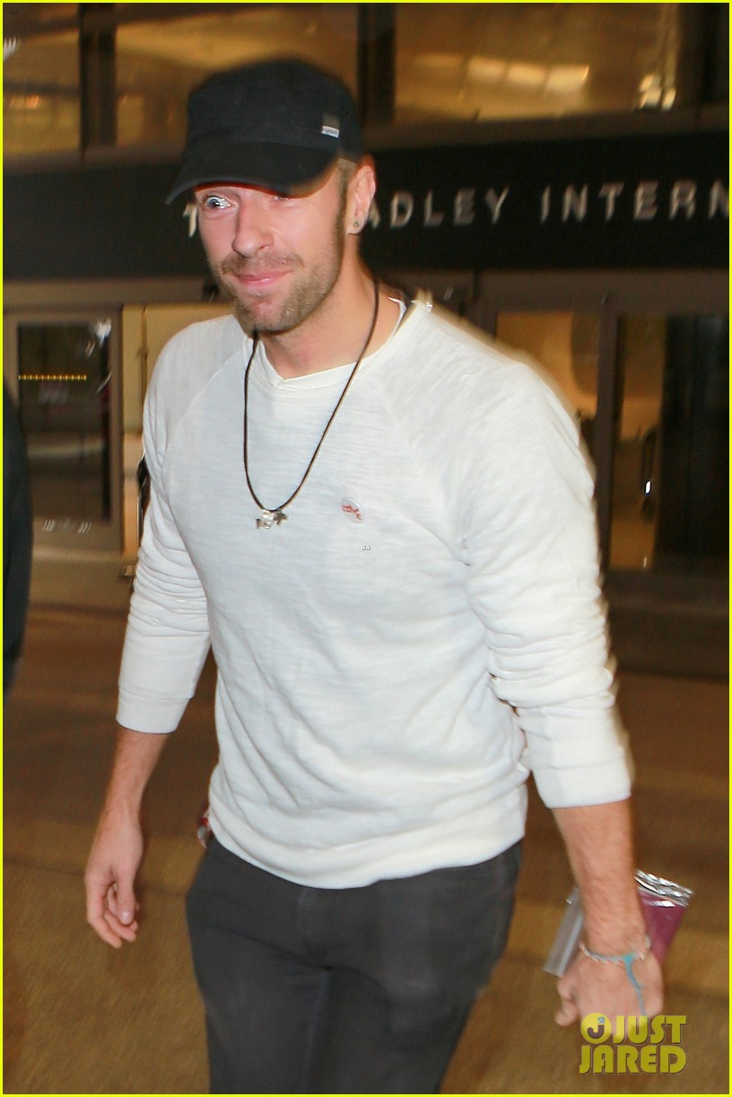 chris martin getting sued by paparazzi 213537021
