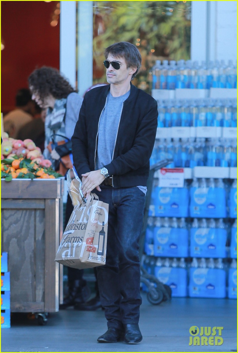 olivier martinez stocks up at the store 08