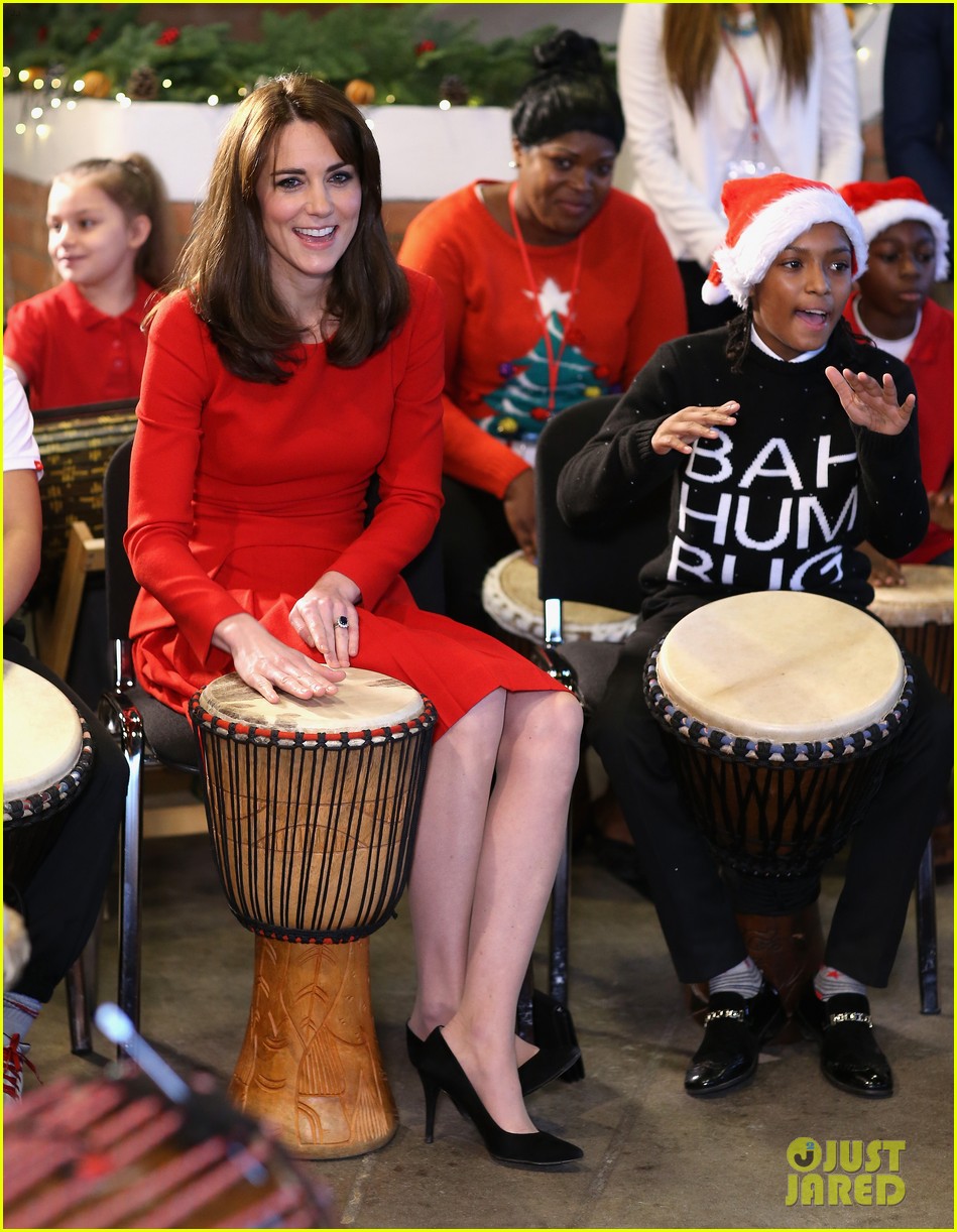 kate middleton gets festive at anna freud centre christmas party 183531547