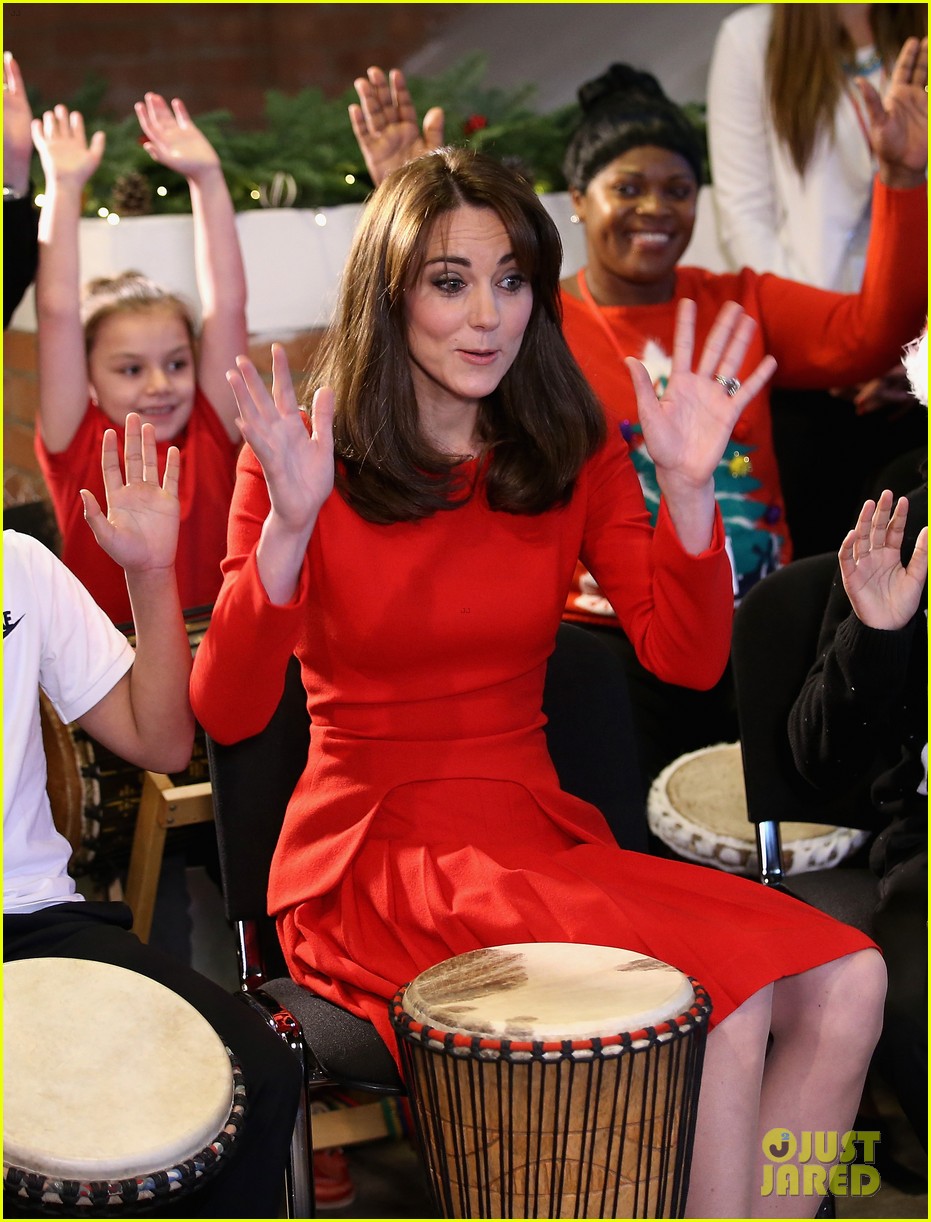 kate middleton gets festive at anna freud centre christmas party 19
