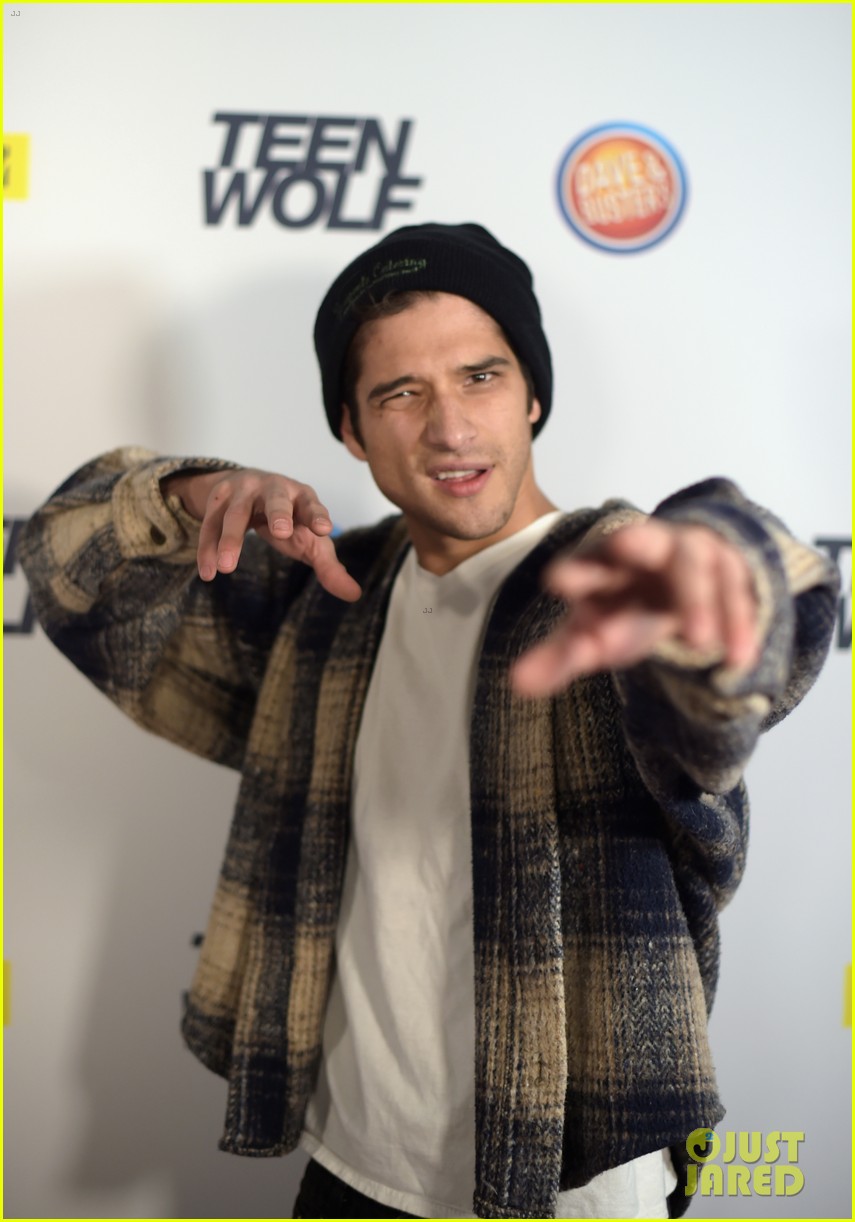 dylan obrien tyler posey buddy up at teen wolf l a premiere party 133535878