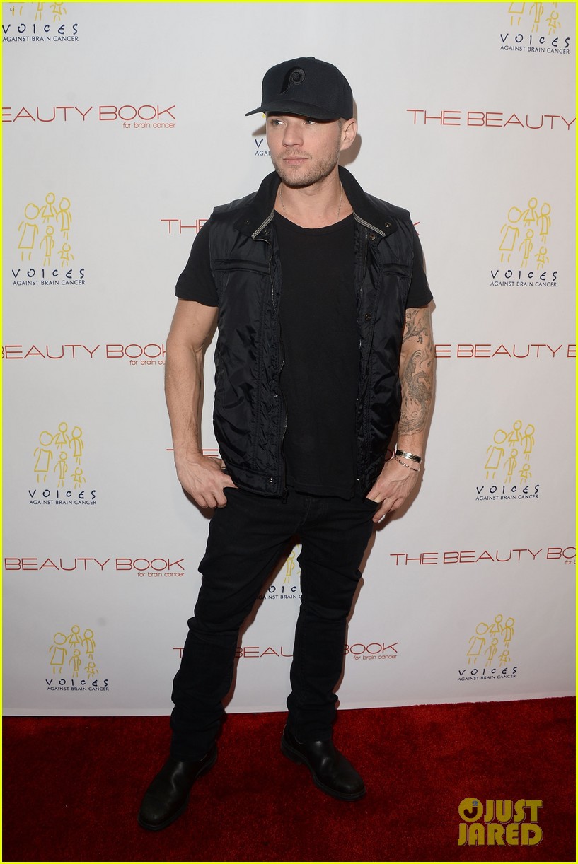 ryan phillippe scott eastwood are total studs at beauty book for brain 013522243