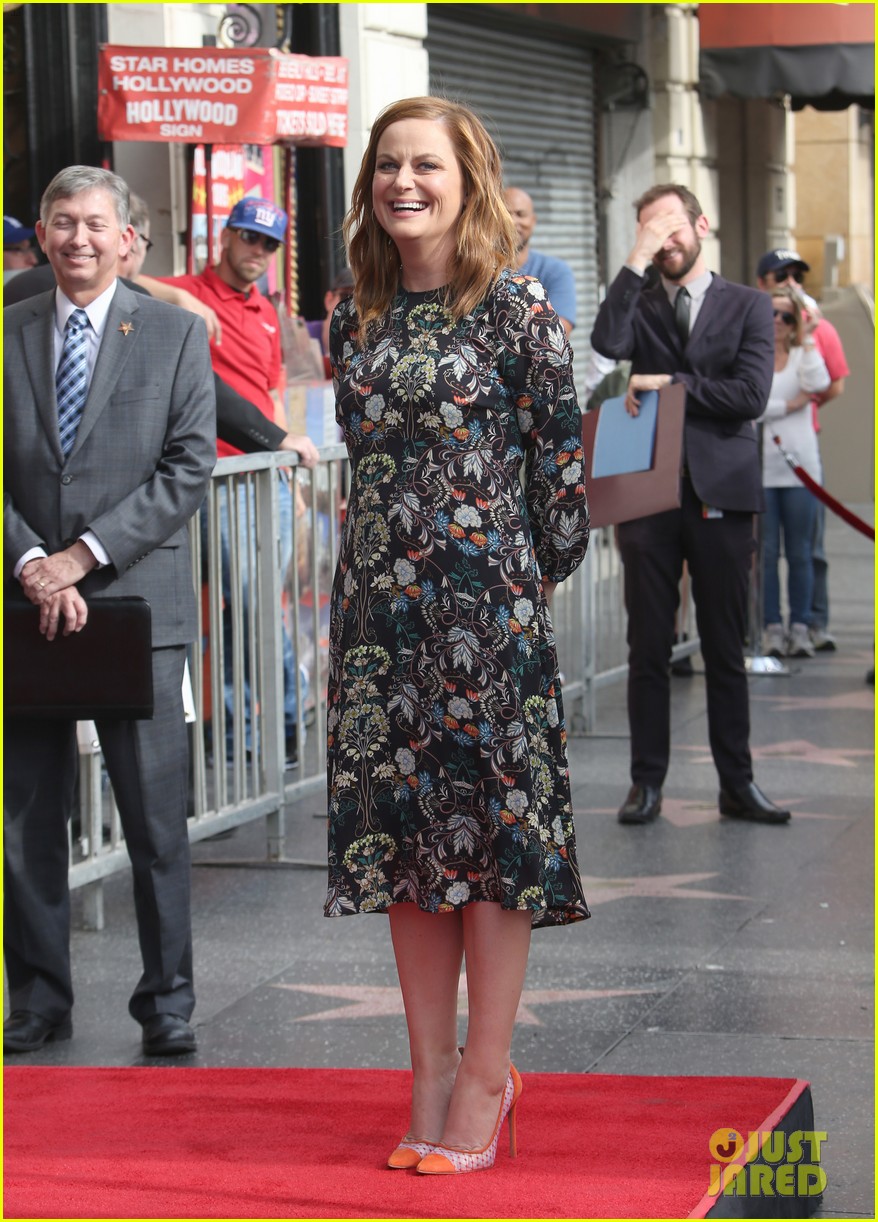 amy poehler receives her star on hollywood walk of fame 053521909