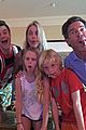 dennis quaid spends christmas in hawaii with his three kids 01
