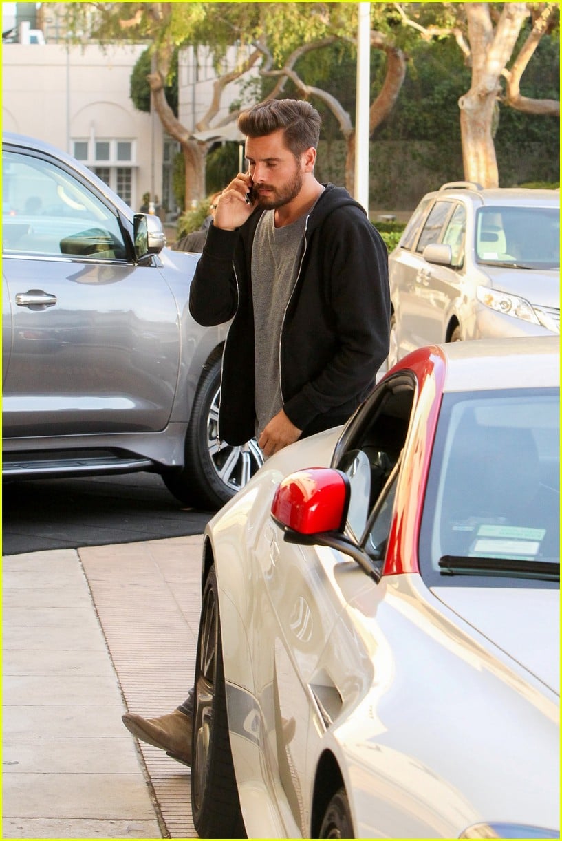 Scott Disick Grabs Lunch With Tyga Before Visiting Kim Kardashian(02)