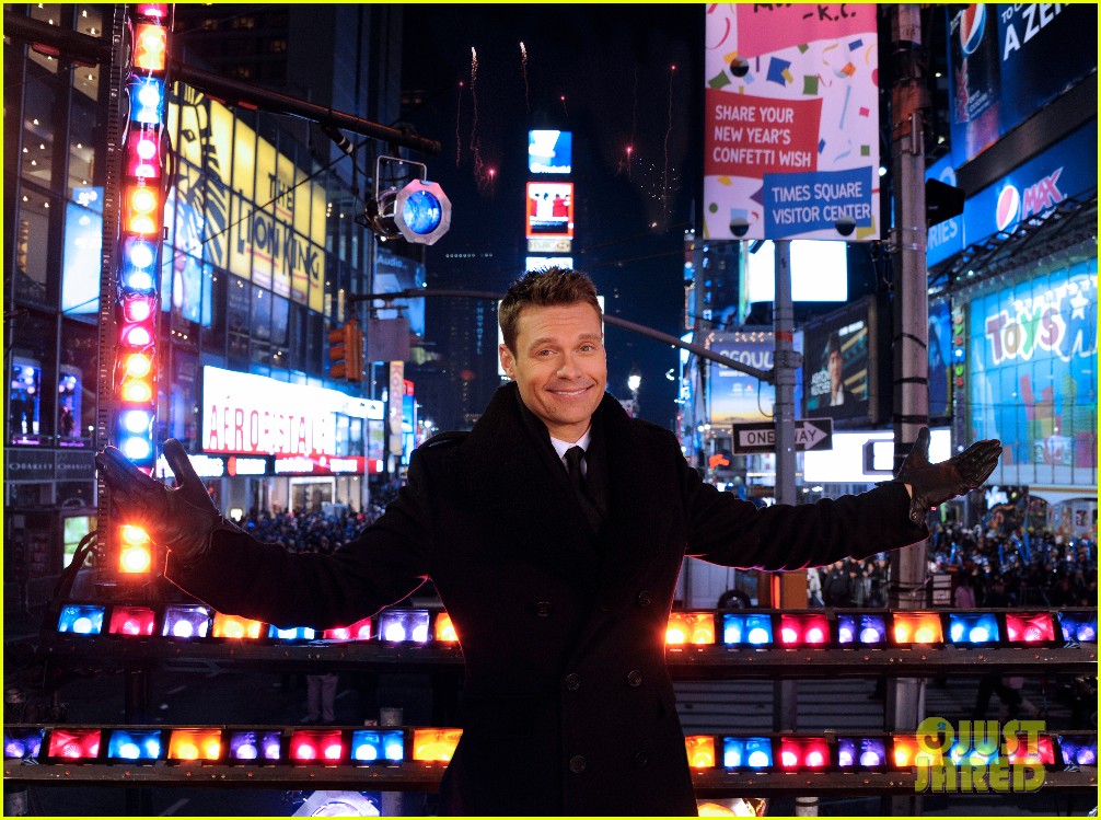 ryan seacrest has no one to kiss on new years eve 2016 053541476