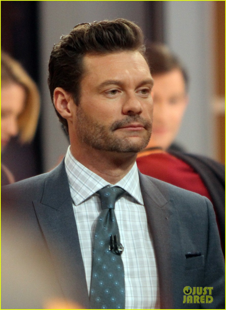 ryan seacrest gets ready for new years in times square 033541115