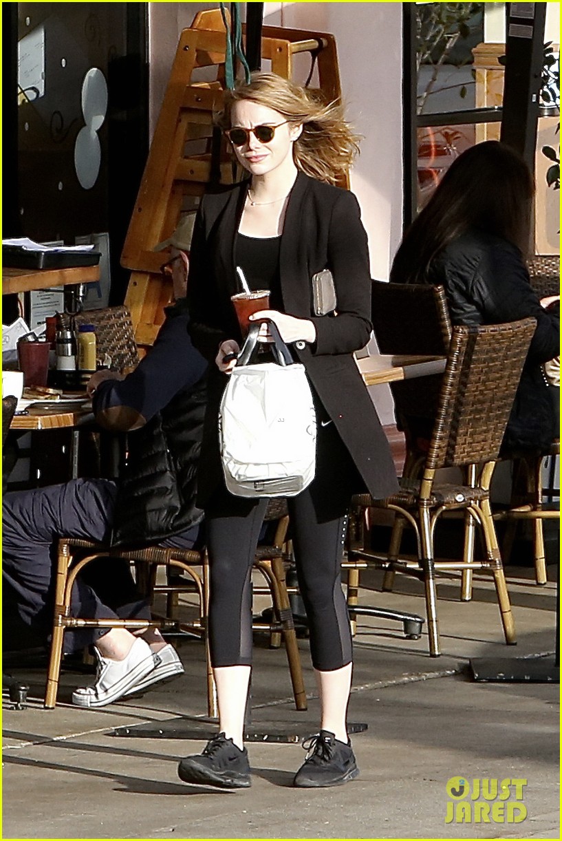 emma stone steps out for casual bite to eat in santa monica 15