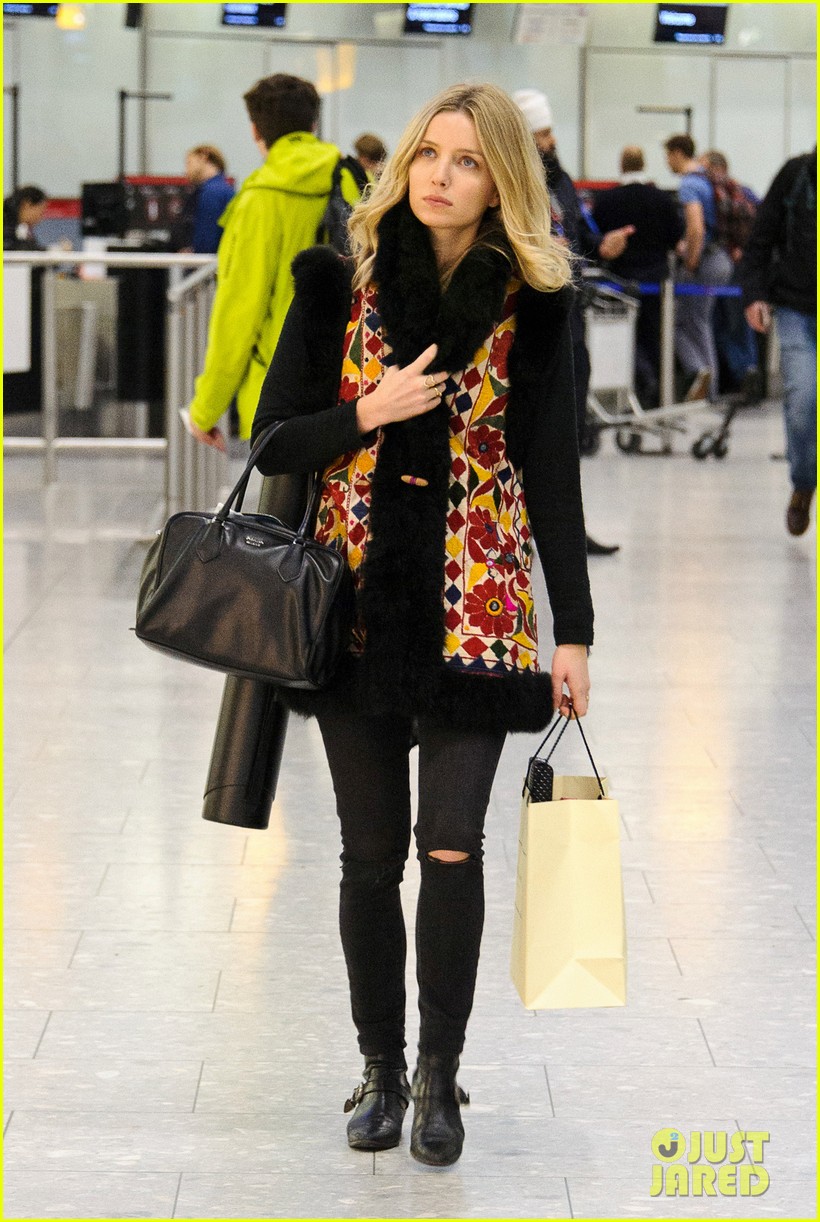 annabelle wallis is chic landing at lax 053539505