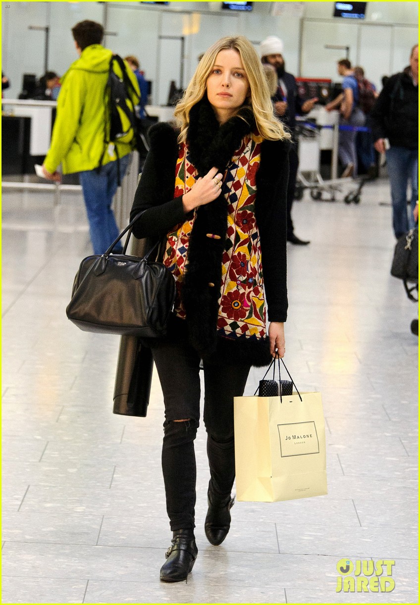 annabelle wallis is chic landing at lax 13