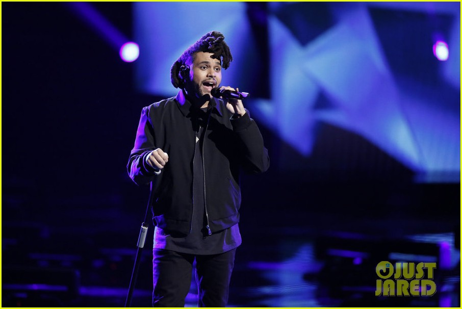 the weeknd performs on the voice finale 033531900