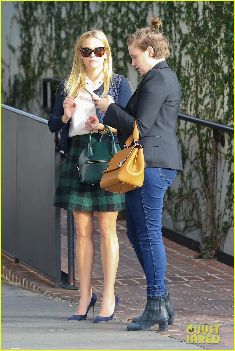 reese witherspoon hangs with chelsea handler lena dunham 123527531