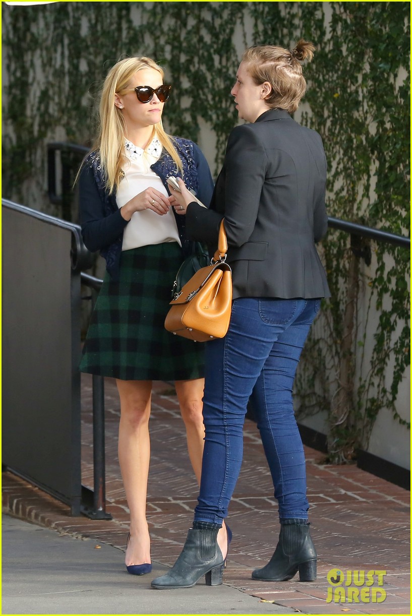 reese witherspoon hangs with chelsea handler lena dunham 153527534