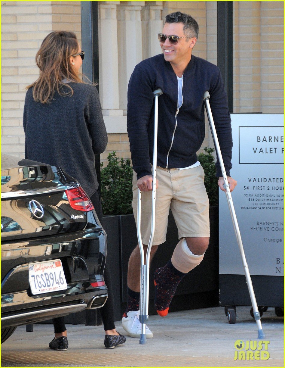 Jessica Alba Looks After Her Hubby Cash Warren's Torn Achilles Photo