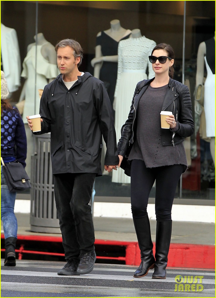 anne hathaway stroll hand and hand with her hubby 223545349