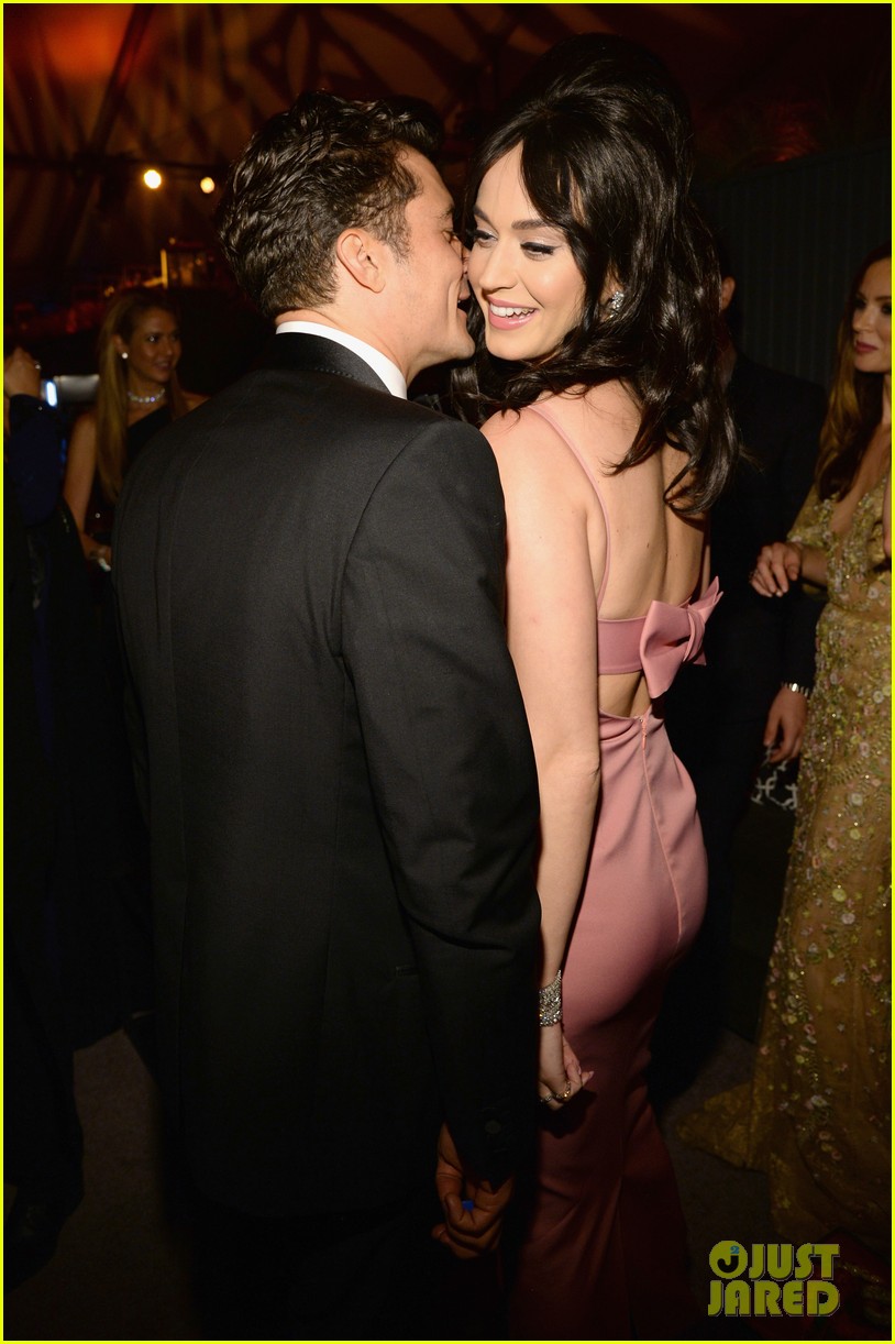katy perry orlando bloom hang out at golden globes party 033549928