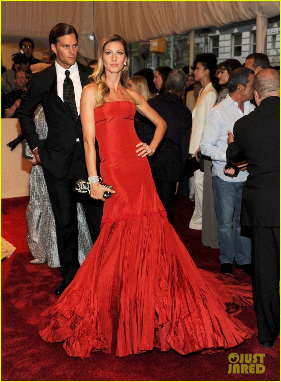 Gisele Bundchen & Tom Brady's Chef Reveals Their Diet Secrets Photo