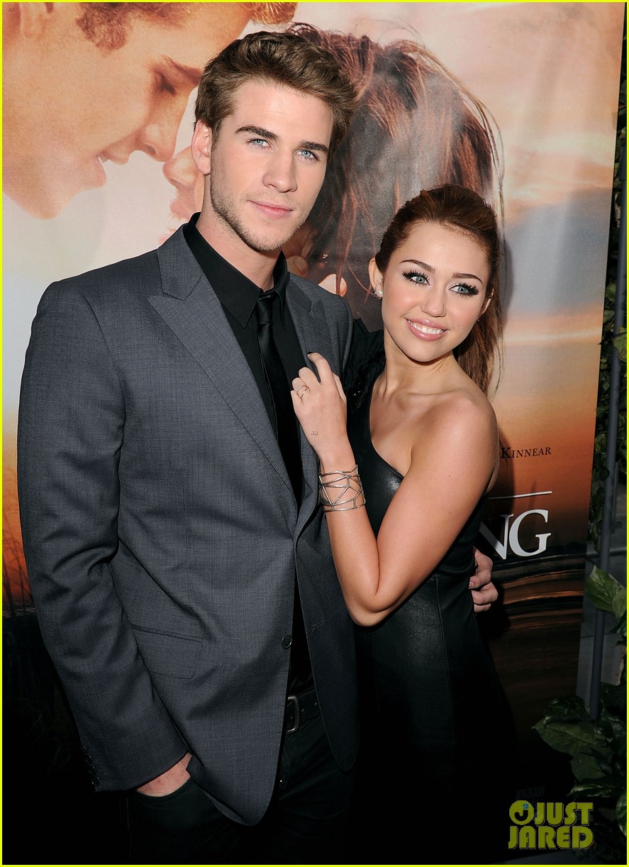 miley cyrus liam hemsworth are engaged again 023557337