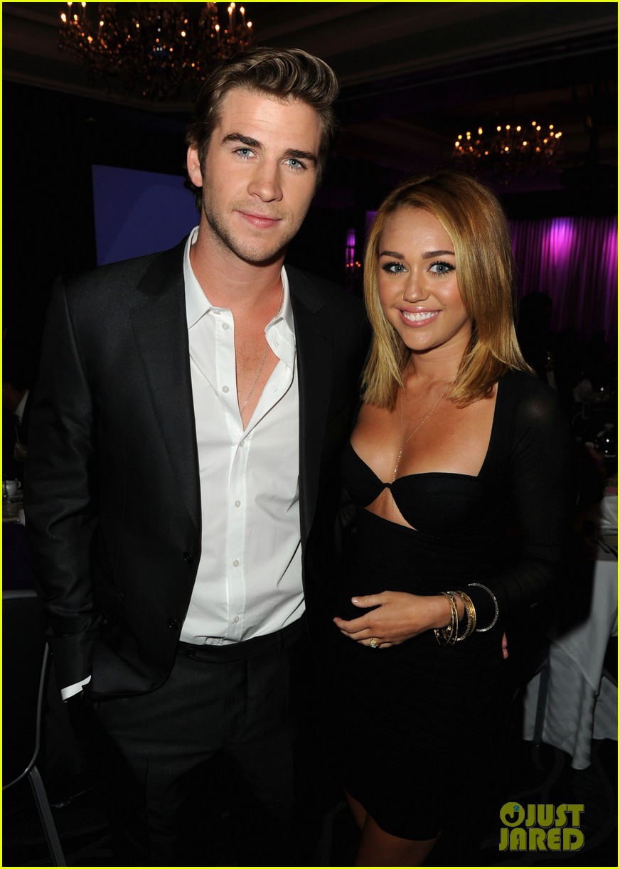 miley cyrus liam hemsworth are engaged again 183565308
