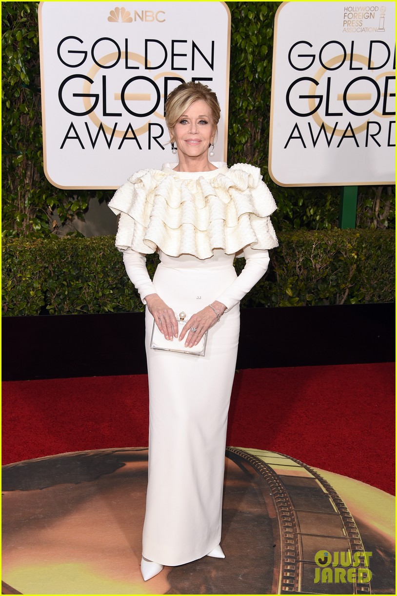 jane fonda is lady in white at golden globes 2016 013548710