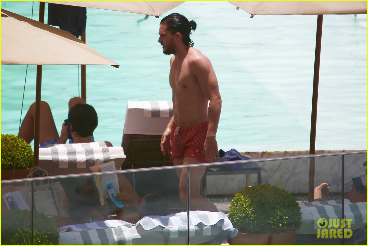 kit harington goes shirtless bares ripped body again in rio 333545918