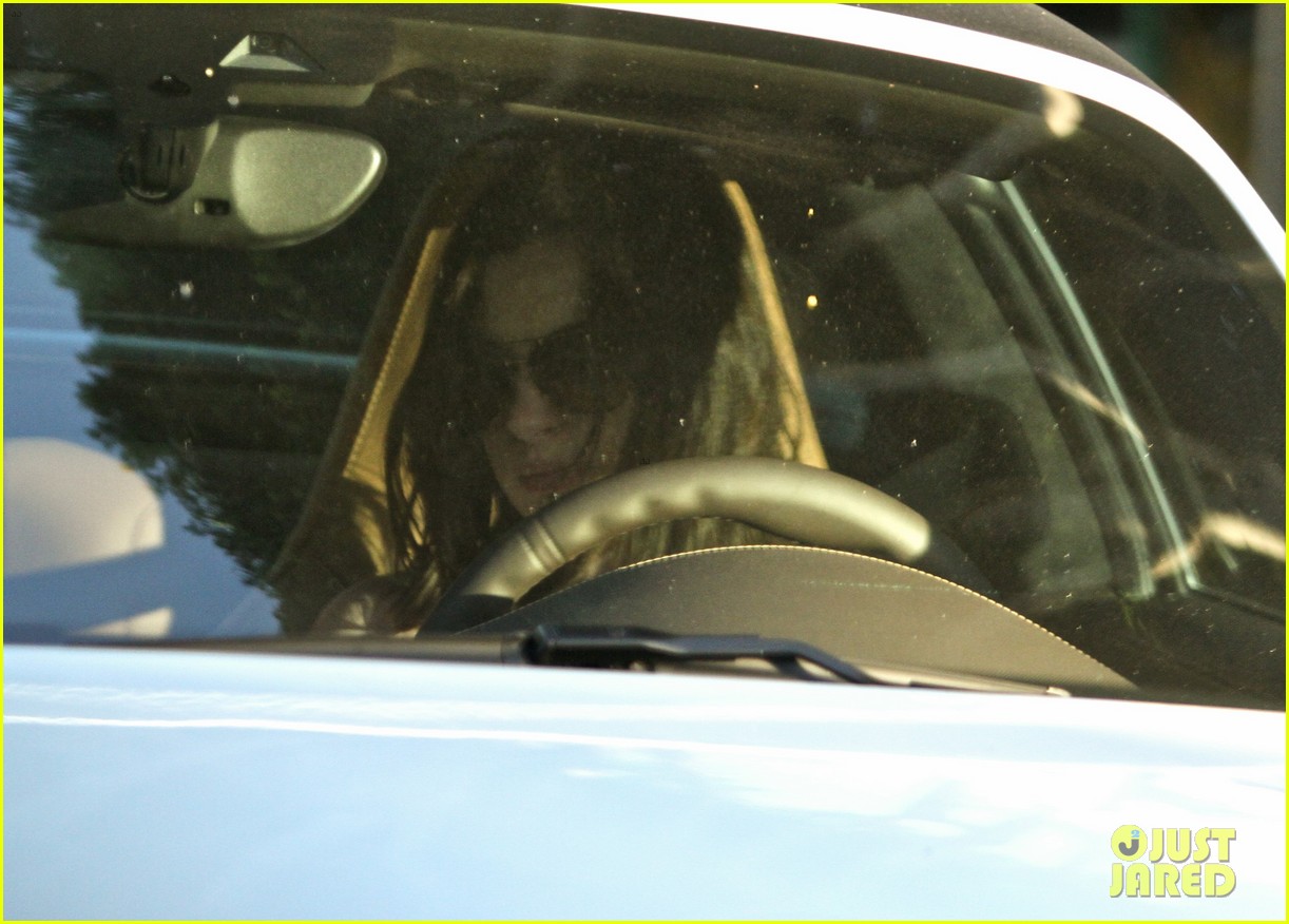 anne hathaway pregnant out and about in los angeles 163563885