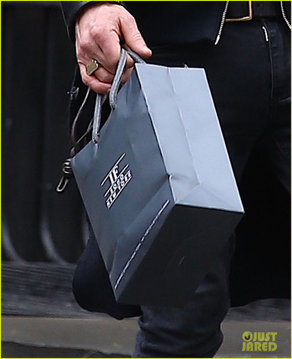 justin theroux shopping in nyc 143550313