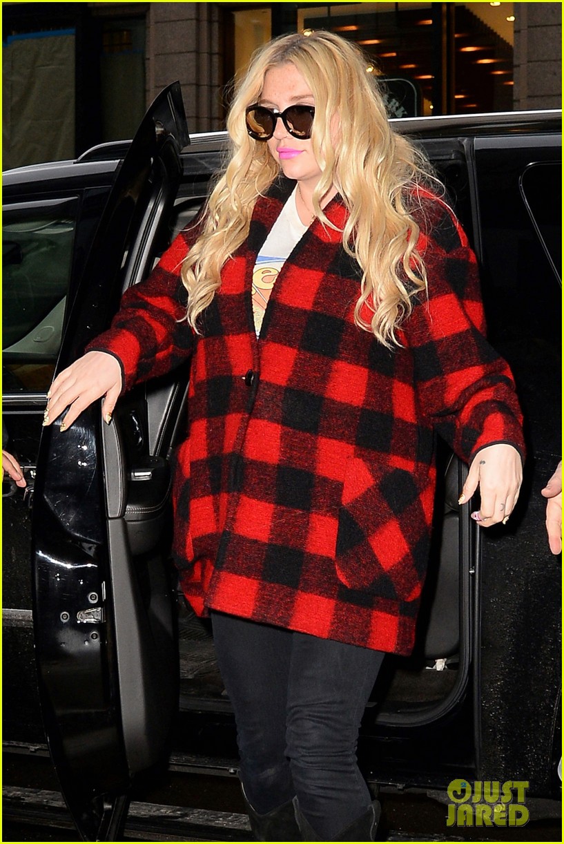 Kesha Steps Out After Court Hearing Gets Rescheduled Photo 3560946