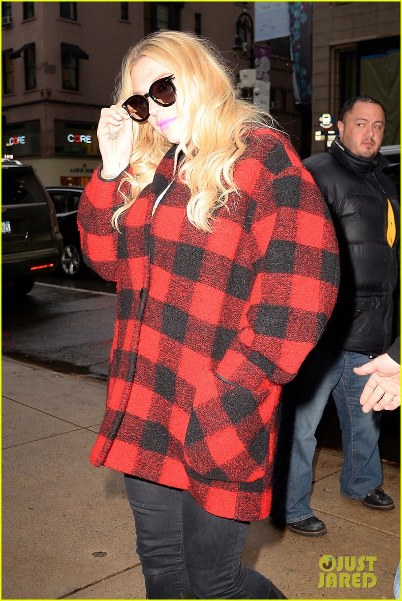 Kesha Steps Out After Court Hearing Gets Rescheduled Photo 3560953