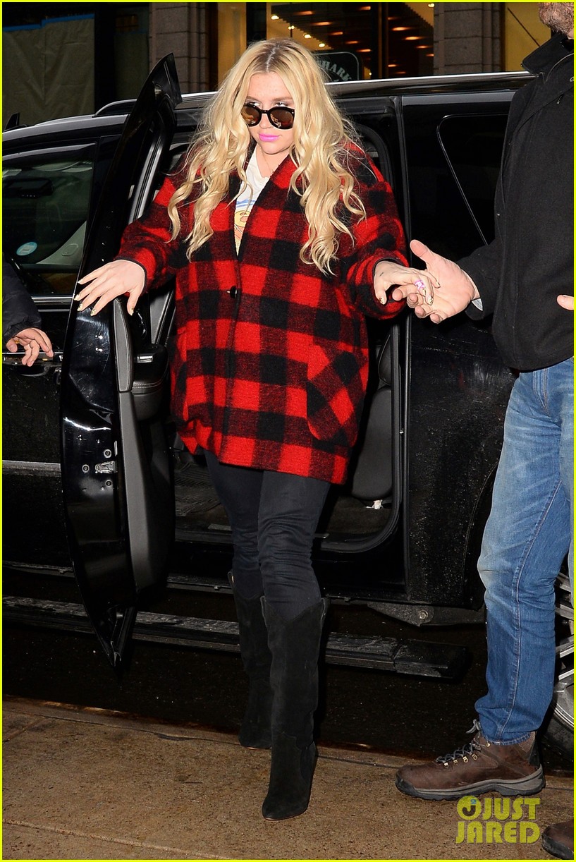 Kesha Steps Out After Court Hearing Gets Rescheduled Photo 3560959