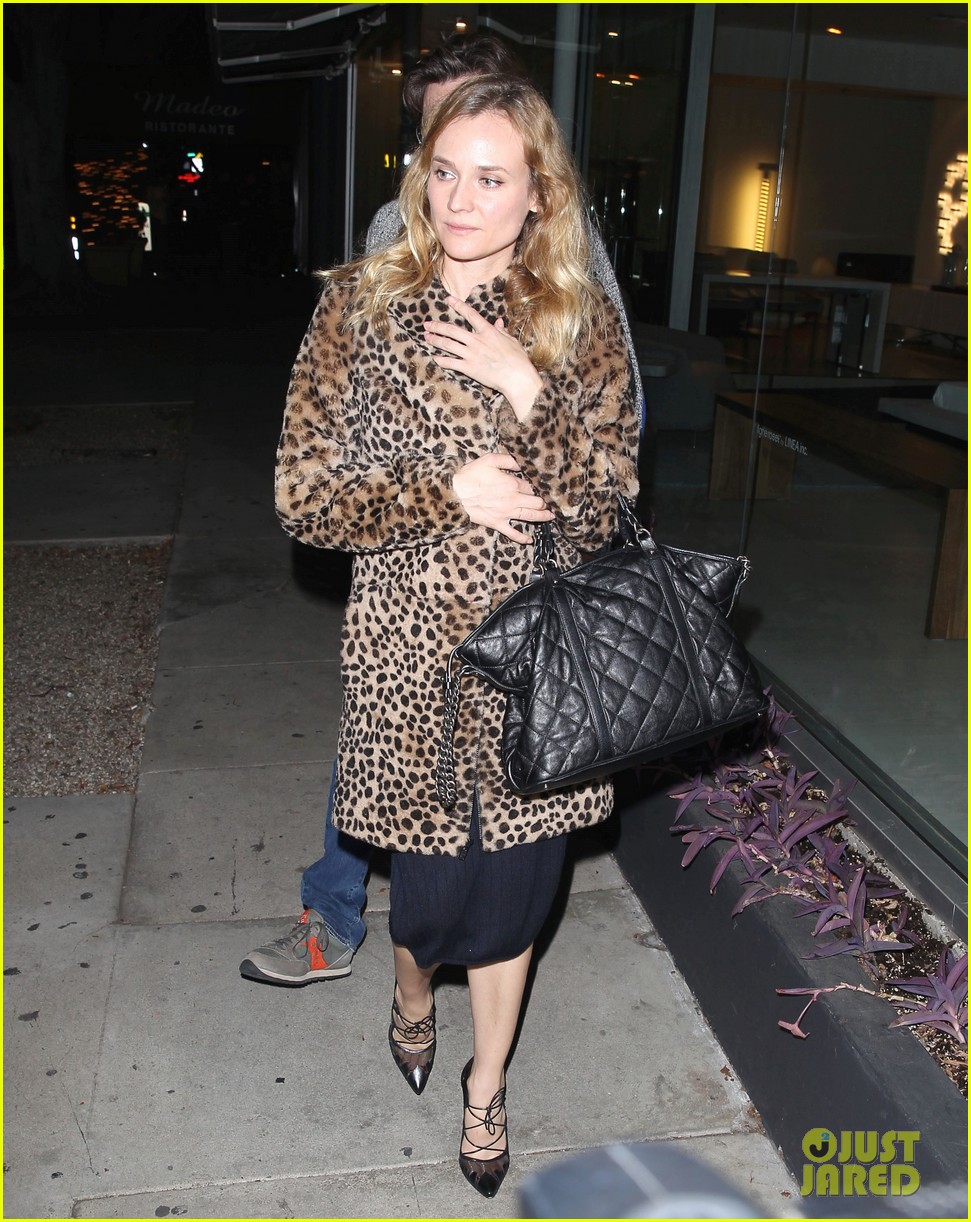 diane kruger is goes barefaced for dinner with pals 283545398