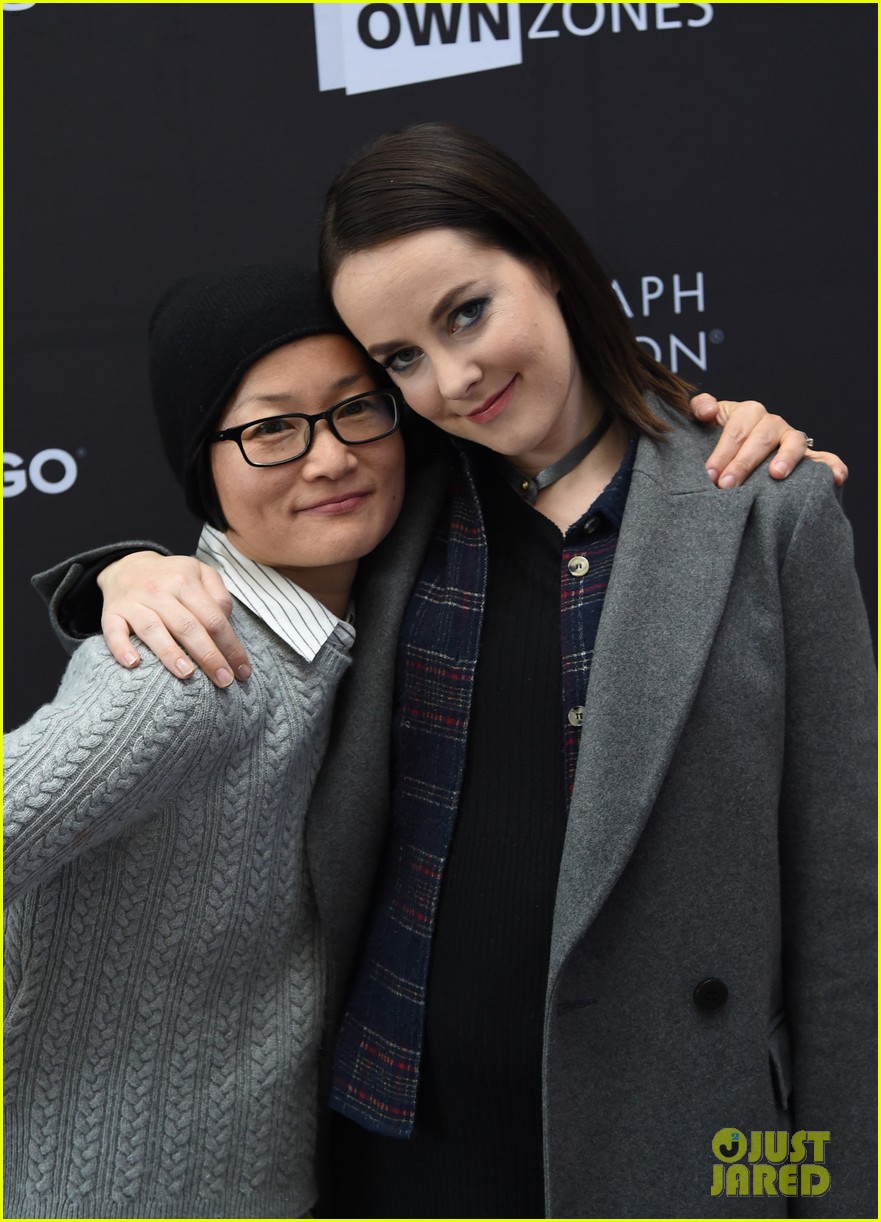 Jena Malone Brings Baby Bump & Boyfriend Ethan DeLorenzo To Sundance