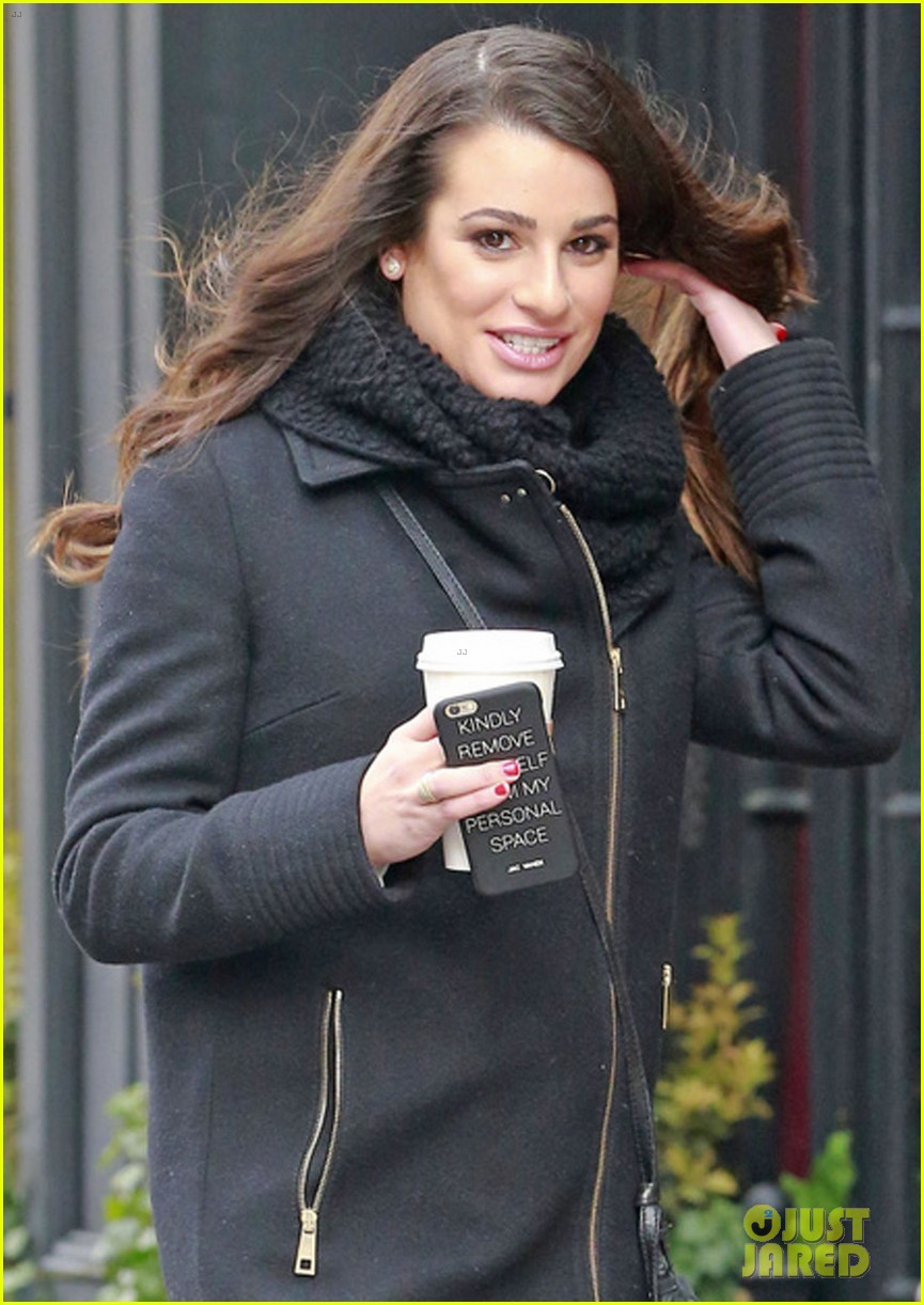 lea michele gets cozy with jonathan groff 063560156