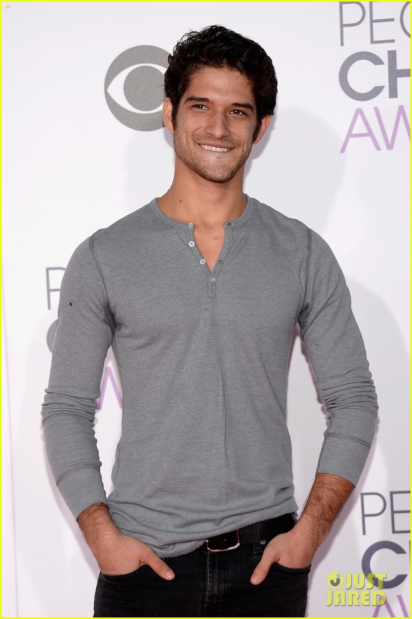 tyler posey teen wolf cast peoples choice awards 2016 023544693