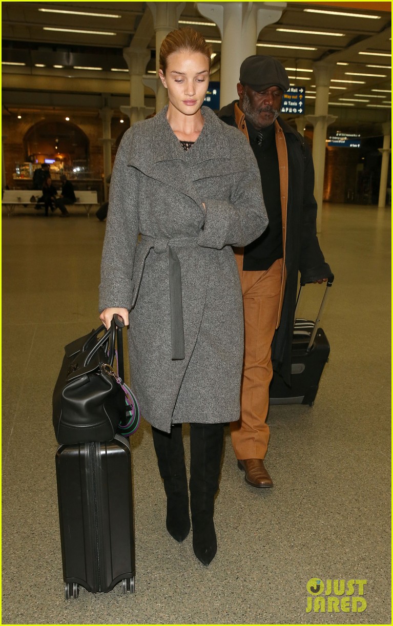 rosie huntington whiteley land back home after couture 123563298