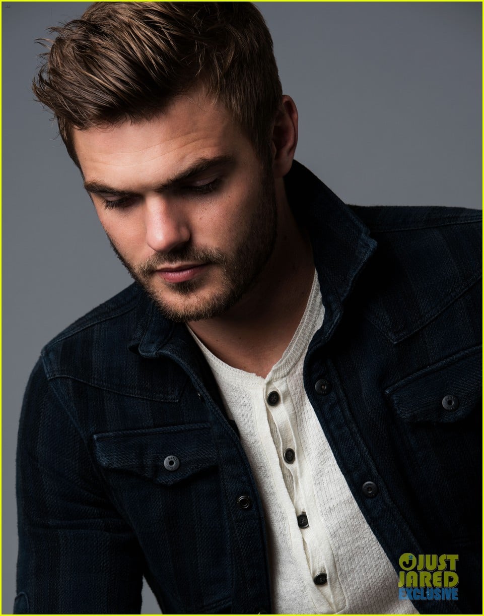 Photo: alex roe just jared portrait session 02 | Photo 3556165 | Just ...